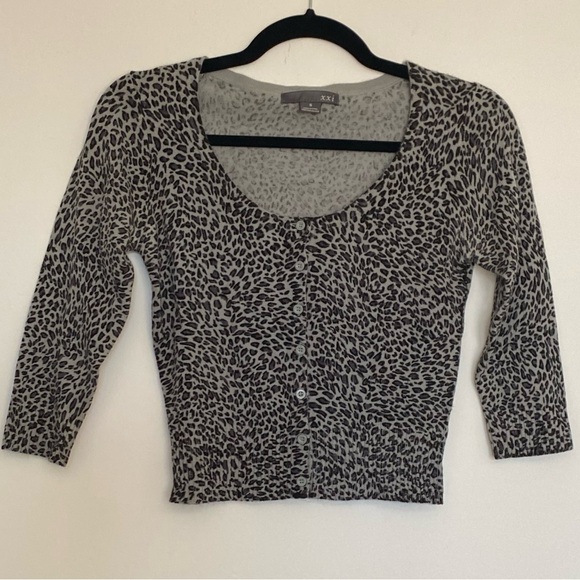 Forever 21 XXI vintage 3/4 sleeve, cheetah print gray and black mini cardigan - Picture 3 of 6